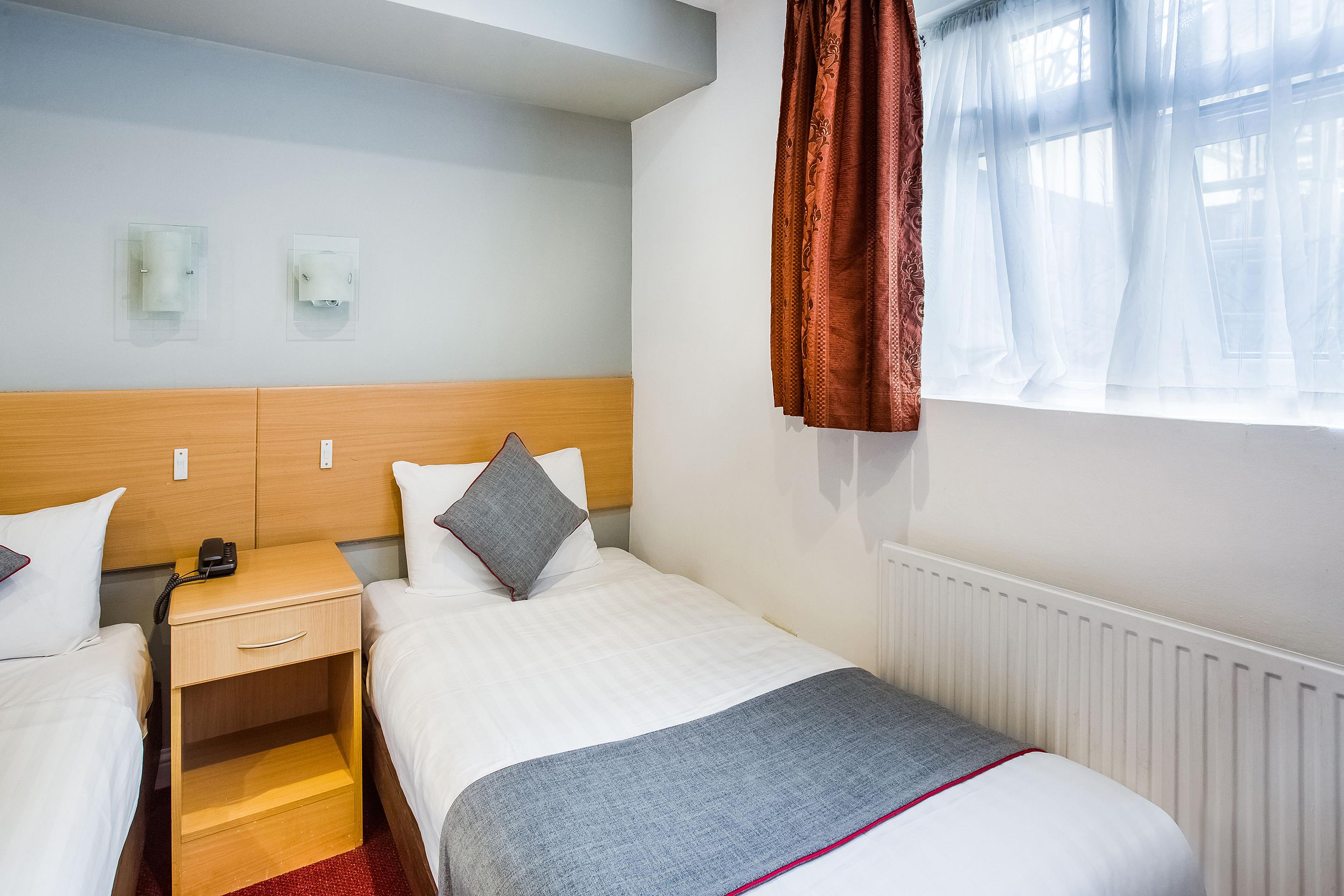 Oyo London Guest House Екстериор снимка